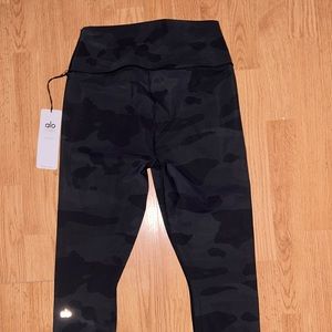 NWT ALO Yoga Camo Legging